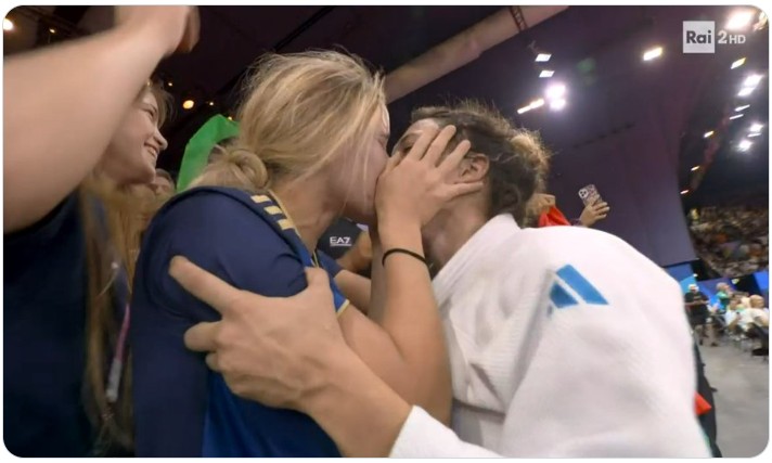 Alice Bellandi kissing fiancée Jasmine Martin